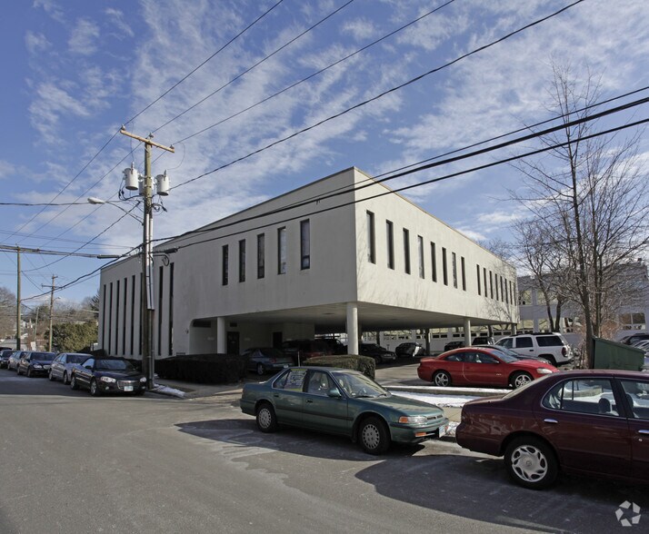 More Photos Of 1700 Bedford St, Stamford Office For Lease