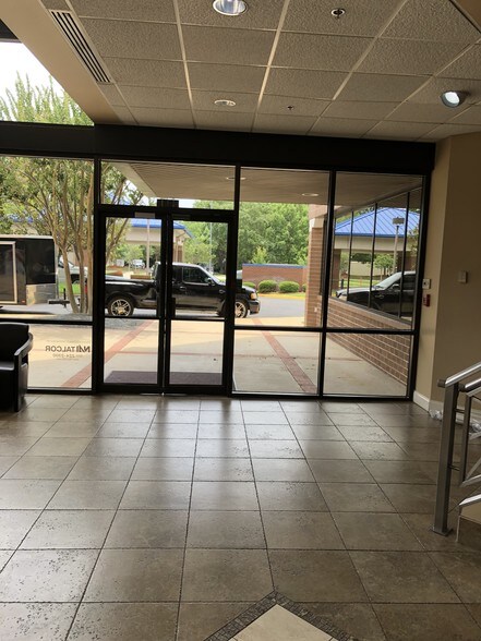 More Photos Of 1545 Raymond Diehl Rd, Tallahassee Office For Lease