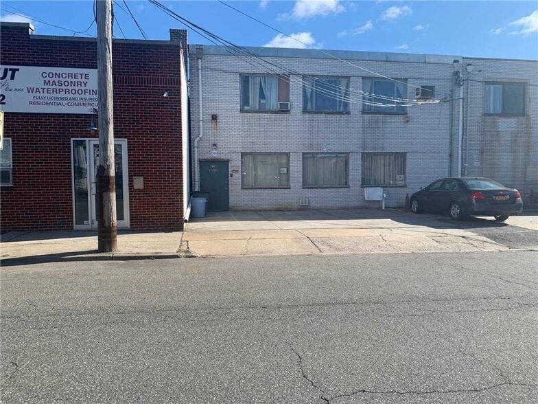 Primary Photo Of 504 Cherry Ln, Floral Park Warehouse For Lease