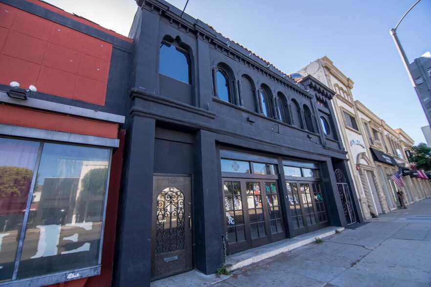 More Photos Of 141-143 N La Brea Ave, Los Angeles Restaurant For Sale