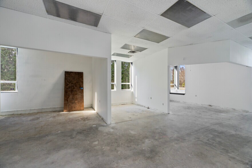 More Photos Of 2086 US Highway 130, North Brunswick Showroom For Sale