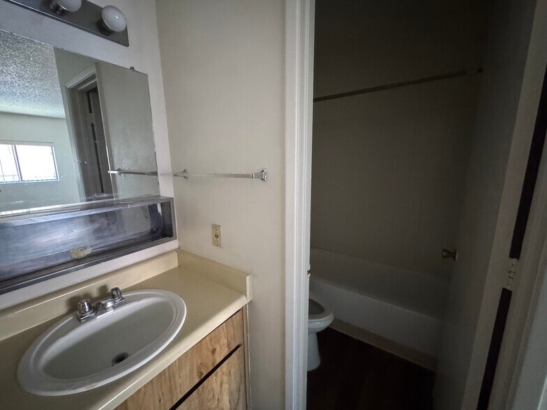 More Photos Of 190 W Valencia Rd, Tucson Apartments For Sale