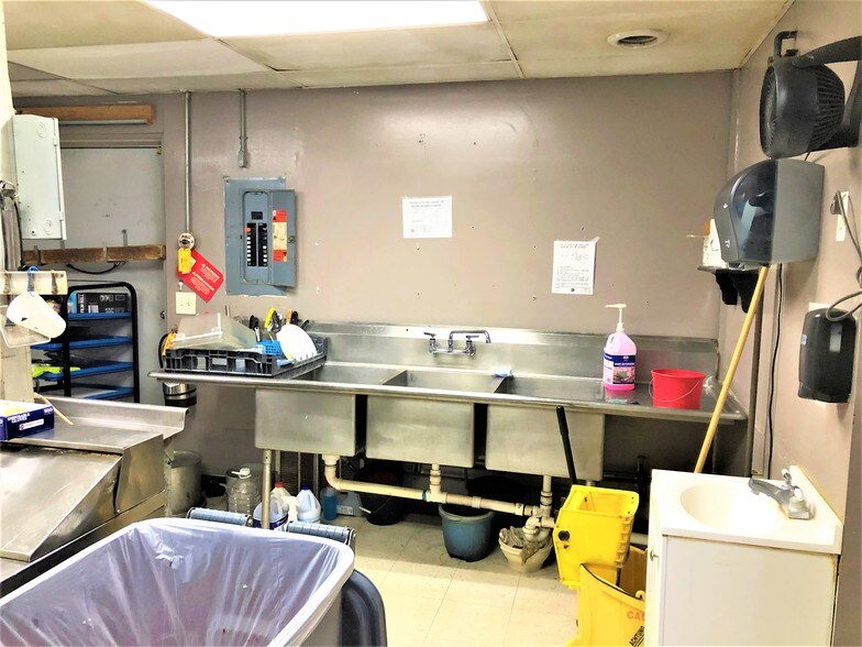 More Photos Of 10490 Beals Chapel Rd, Lenoir City Convenience Store For Sale