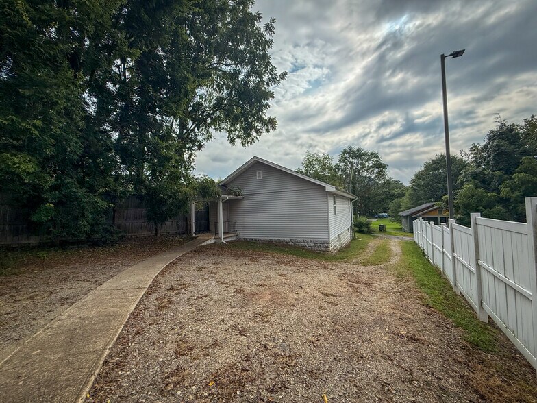 More Photos Of 3 Orchard Pl, Asheville Office For Sale