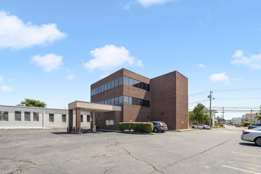 More Photos Of 999 S Broadway, East Providence Medical For Sale