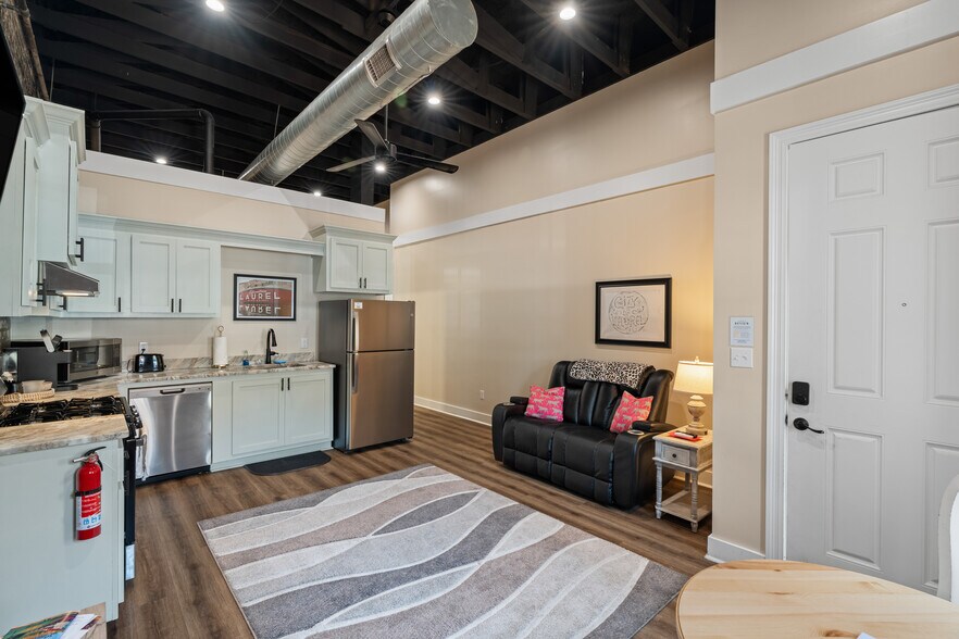 More Photos Of 531 Central Ave, Laurel Flex For Sale