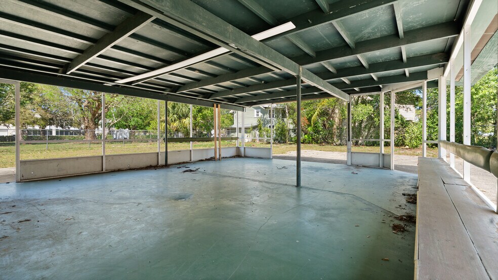 More Photos Of 648 S Commerce Ave, Sebring Freestanding For Sale