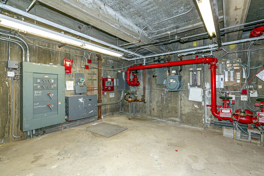 More Photos Of 24840 Northern Blvd, Little Neck Bank For Lease