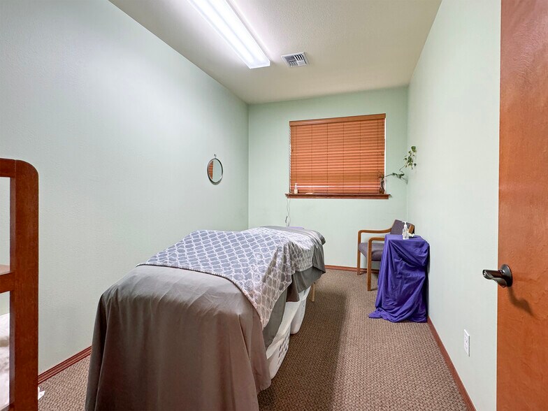 More Photos Of 534 N 5th Ave, Sequim Medical For Lease