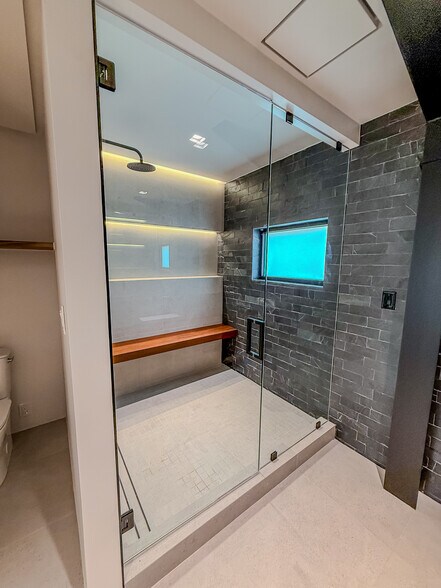 More Photos Of 4750 Iberia Ave, Dallas Office Residential For Sale