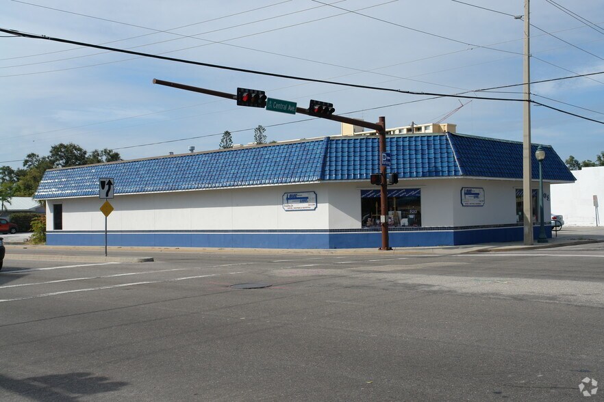 More Photos Of 301 Central Ave, Sarasota Freestanding For Lease