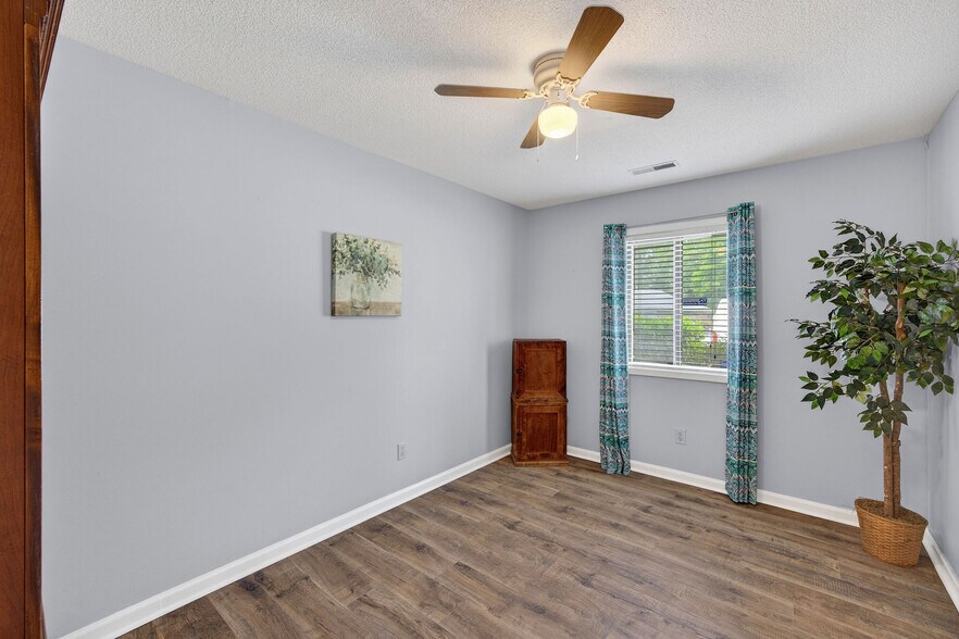 More Photos Of 104-H N Kerr Ave, Wilmington Office For Sale