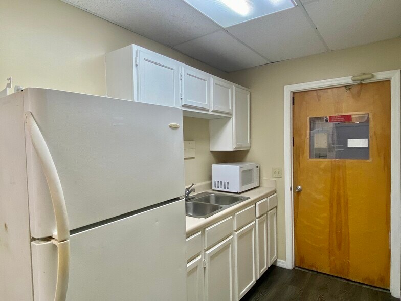 More Photos Of 100 Industrial Park Blvd, Sebastian Warehouse For Lease