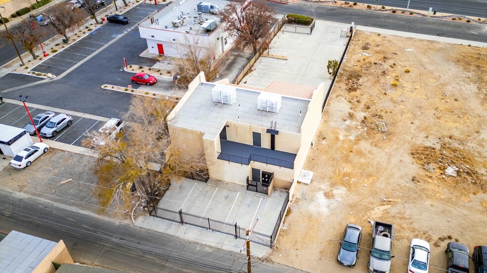 More Photos Of 465 E Palmdale Blvd, Palmdale Loft Creative Space For Lease