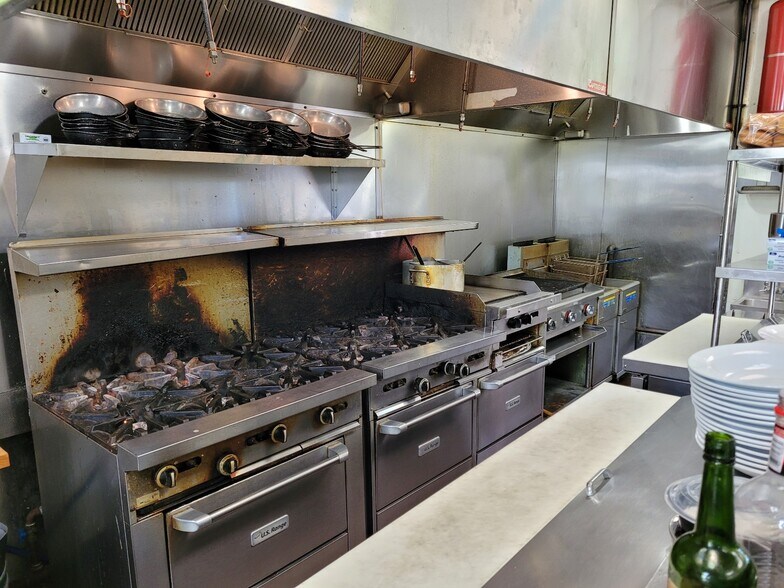 More Photos Of 26 Depot Ave, Windsor Restaurant For Sale