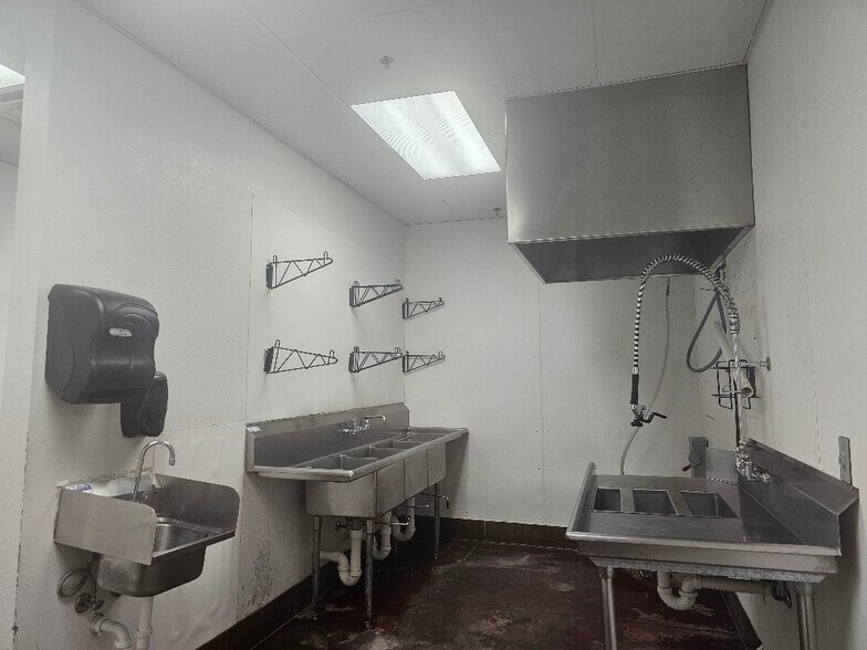 More Photos Of 1120 122nd St, Chippewa Falls Freestanding For Lease