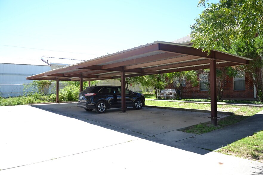 More Photos Of 100 Shady River Dr, Junction Apartments For Sale