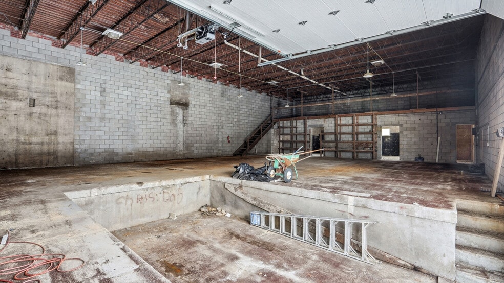 More Photos Of 2750 Banksville Rd, Pittsburgh Warehouse For Sale