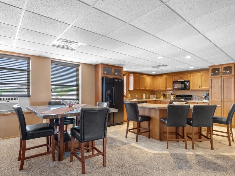 More Photos Of 201 Steele St, Algoma Hotel For Sale