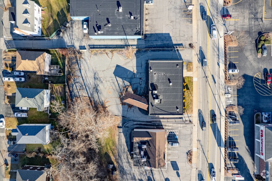 More Photos Of 115 E Main St, Webster Bank For Lease