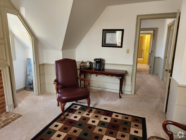 More Photos Of 2305 Commonwealth Dr, Charlottesville Office For Sale