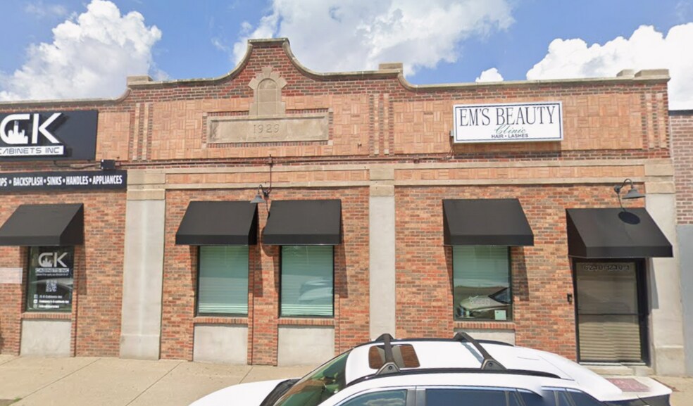 Primary Photo Of 6210 S Archer Rd, Summit Argo General Retail For Sale