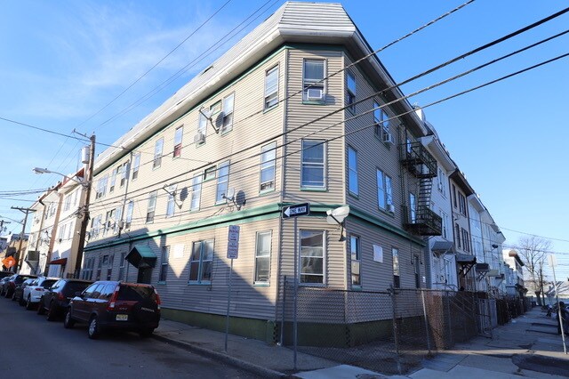 More Photos Of 412 Woodside Ave, Newark Apartments For Sale