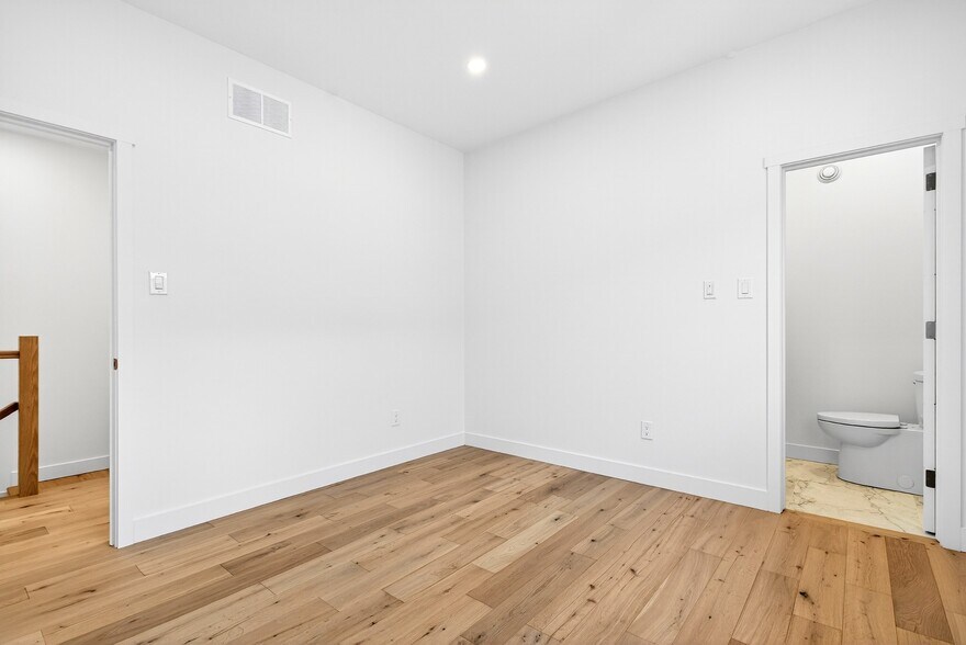 More Photos Of 14 Stevens Av, Ottawa Apartments For Sale
