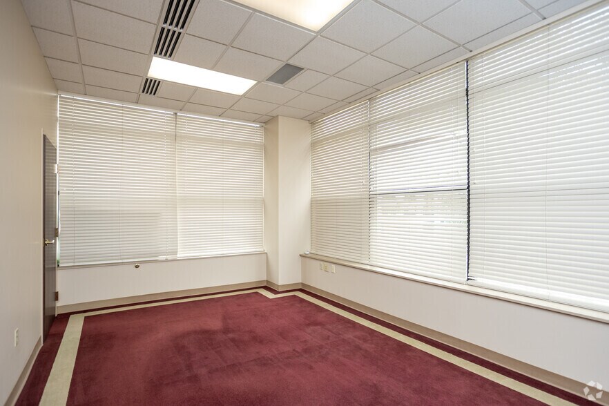 More Photos Of 205 W Market St, Lima Office For Sale