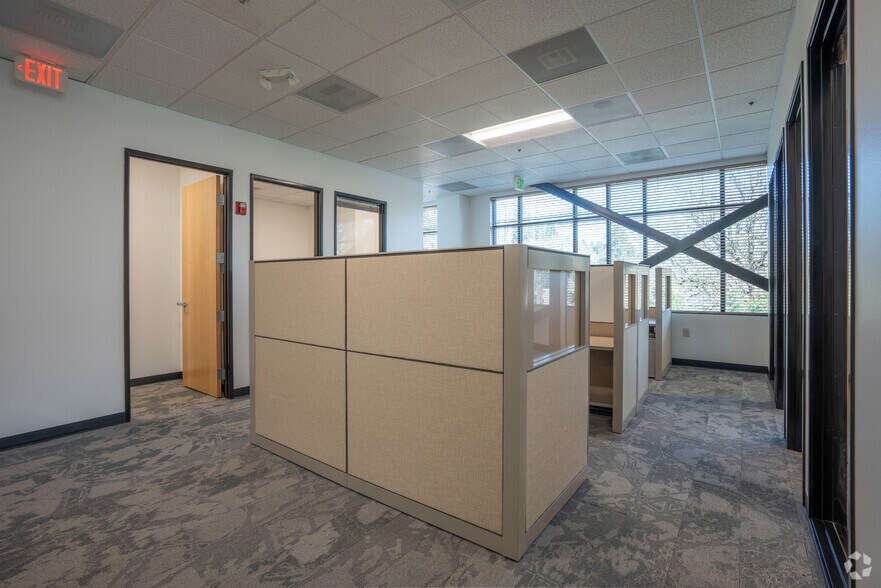 More Photos Of 17040 Pilkington Rd, Lake Oswego Office For Lease