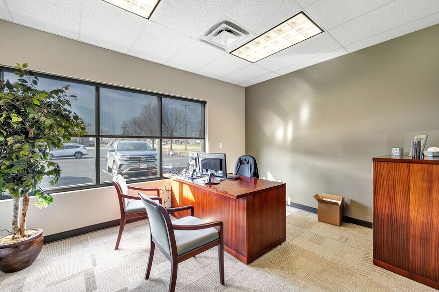 More Photos Of 2109 E Capitol Dr, Appleton Office For Lease