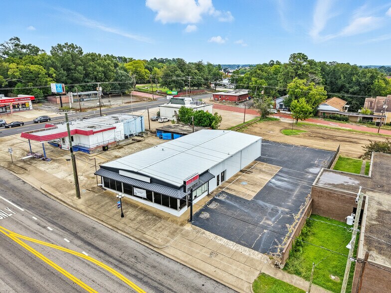 More Photos Of 208 N Main St, Gladewater Freestanding For Sale