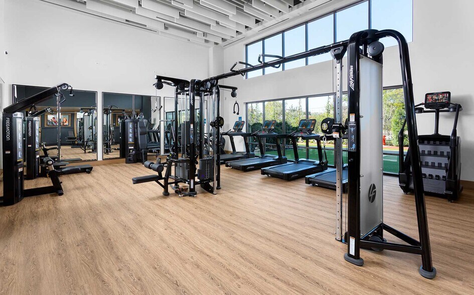 More Photos Of 185 S State College Blvd, Brea Apartments For Lease