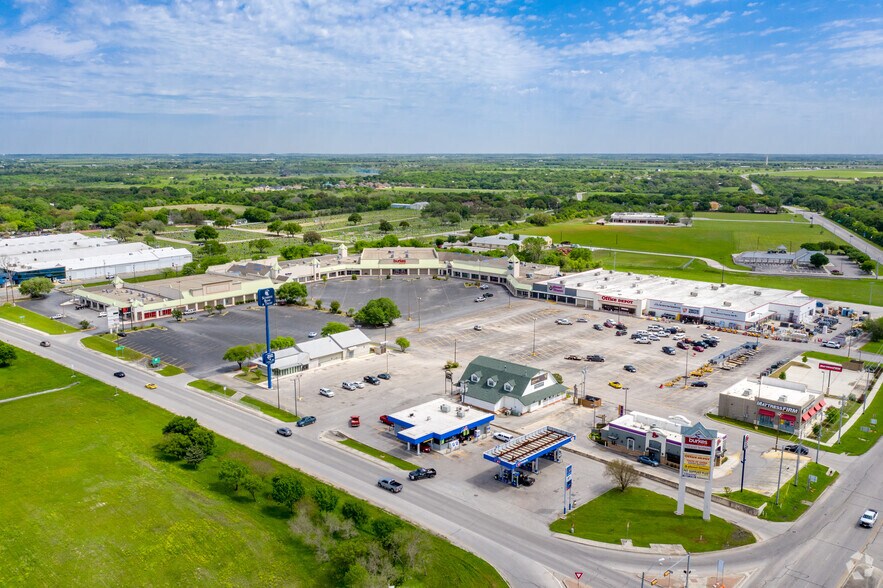 More Photos Of 1500 E Court St, Seguin Unknown For Lease