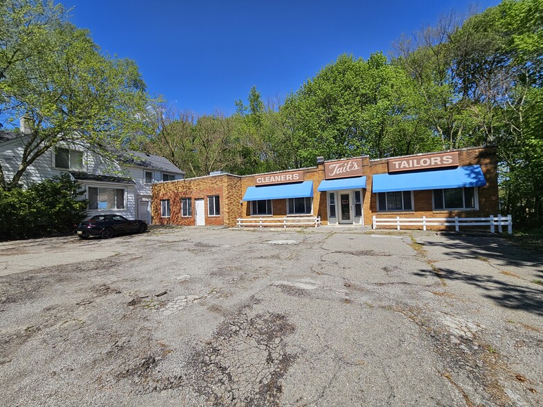 Primary Photo Of 14272 Northville Rd, Plymouth General Retail For Sale