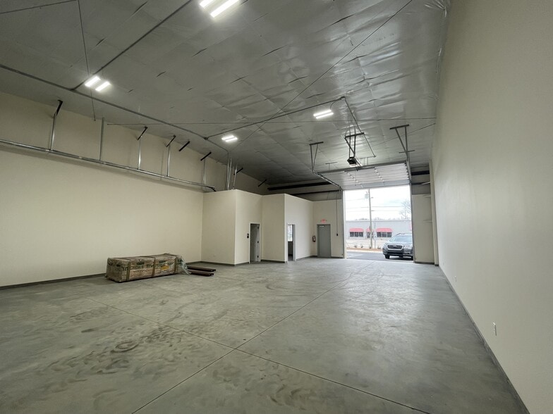 More Photos Of 904 E Russell St, Fayetteville Light Distribution For Lease