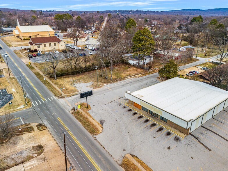 More Photos Of 858 N Central Ave, Batesville Freestanding For Lease