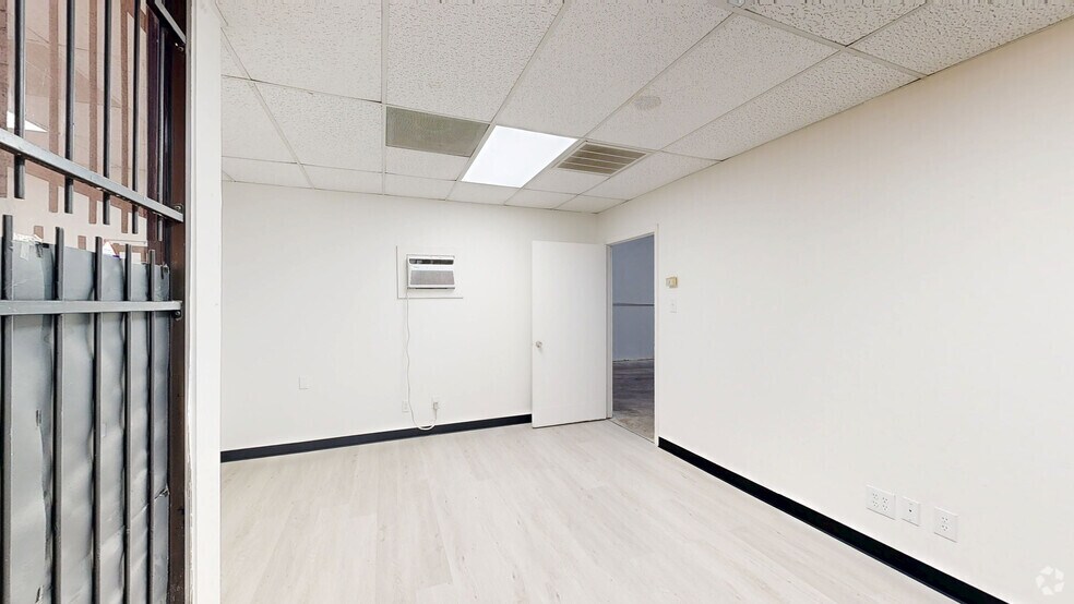 More Photos Of 8700 Long Point Rd, Houston Unknown For Lease