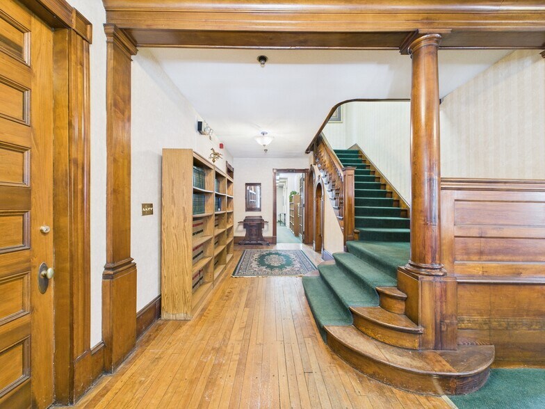 More Photos Of 73 Chestnut St, Springfield Loft Creative Space For Sale