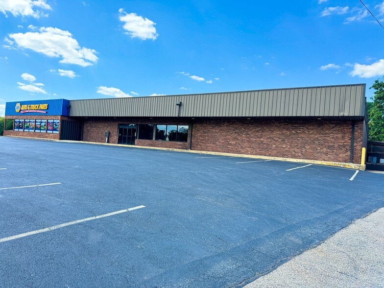 Primary Photo Of 300 N Main St, Gretna Supermarket For Lease