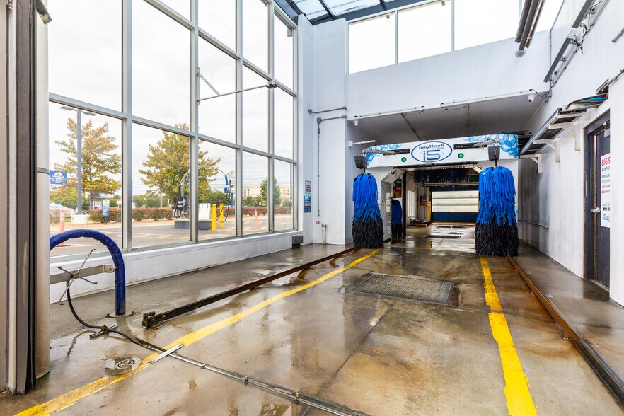 More Photos Of 31785 Van Dyke Ave, Warren Carwash For Sale