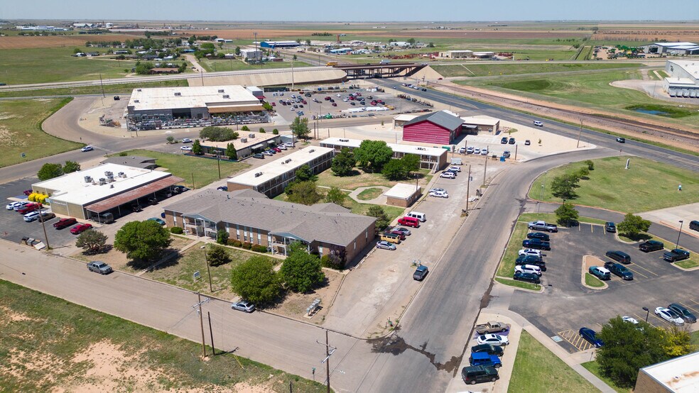 More Photos Of 2500 W 26th St, Plainview Apartments For Sale