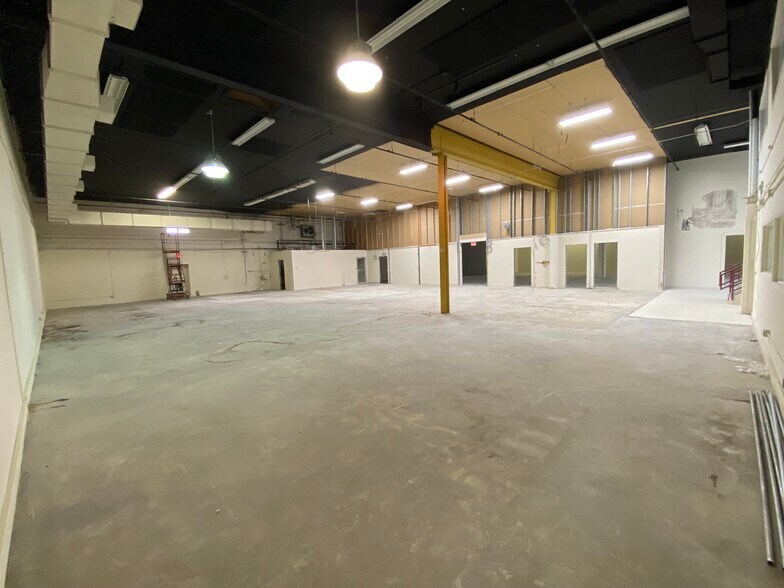 More Photos Of 1595 Reed Rd, Pennington Light Distribution For Lease