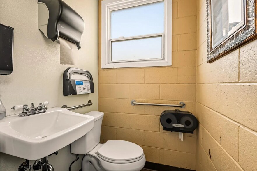 More Photos Of 145 S Auburn St, Grass Valley Restaurant For Sale