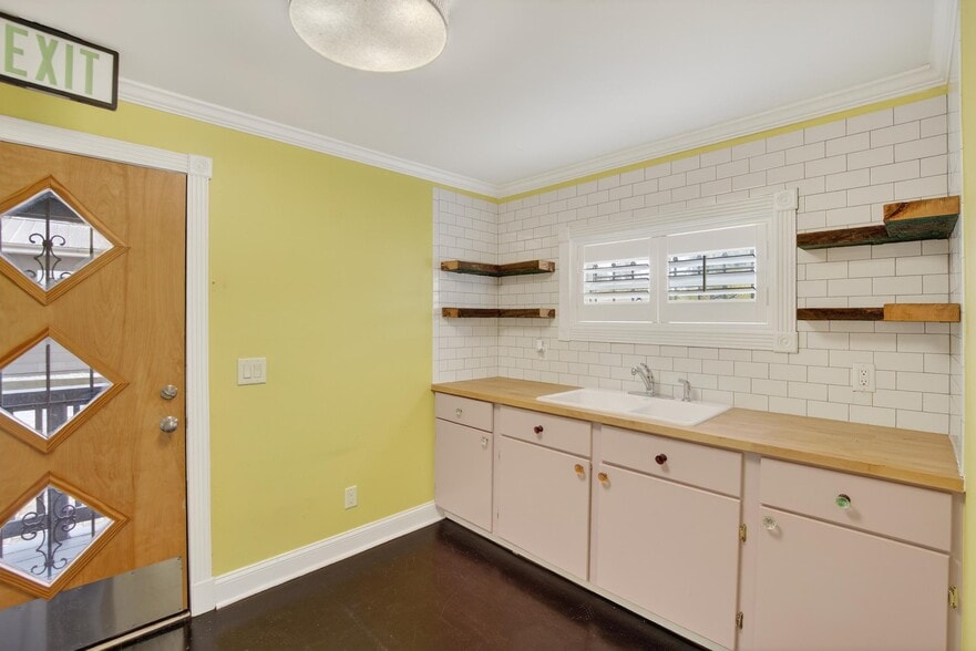 More Photos Of 1305 N Armenia Ave, Tampa Office For Sale
