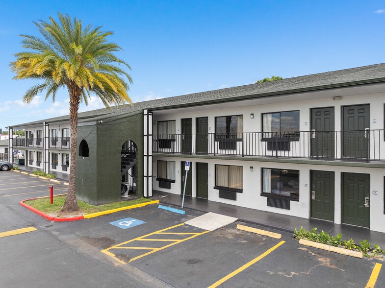 More Photos Of 3956 W Colonial Dr, Orlando Hotel For Sale