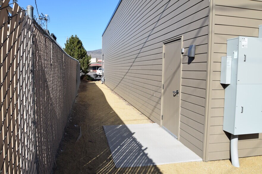 More Photos Of 2984 S 6th St, Klamath Falls Storefront Retail Office For Lease