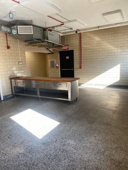 More Photos Of 319 N Wayne St, Piqua Loft Creative Space For Lease