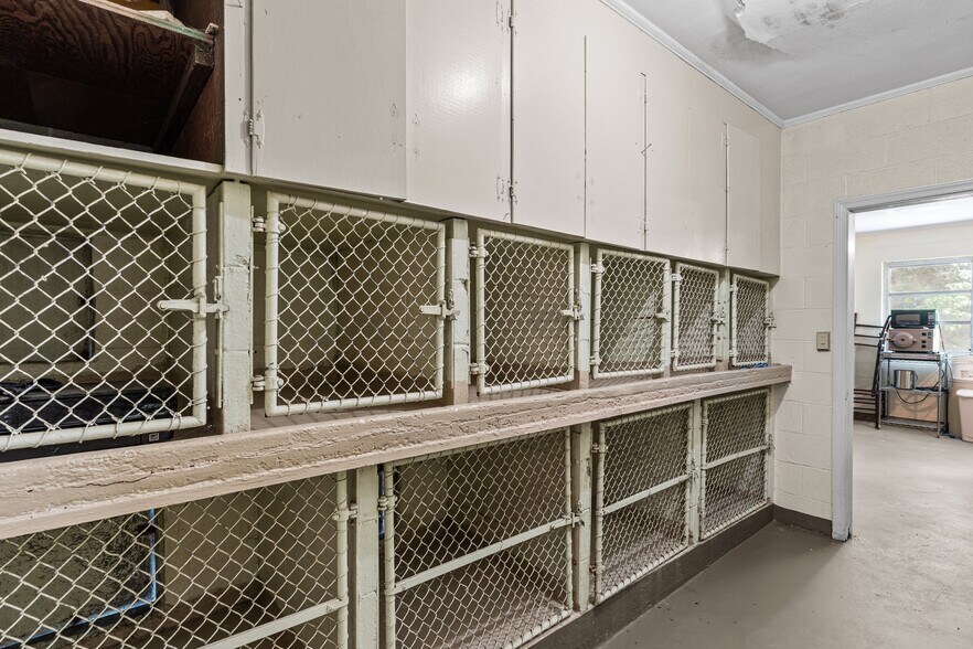 More Photos Of 3522 James B White Hwy, Whiteville Veterinarian Kennel For Sale