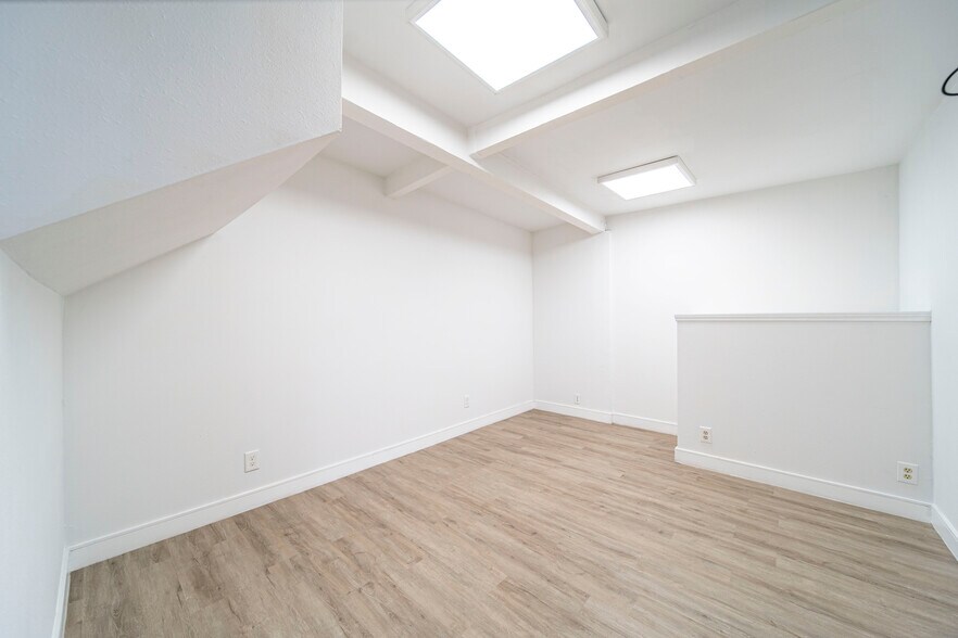 More Photos Of 1230 N Jefferson St, Anaheim Light Distribution For Sale